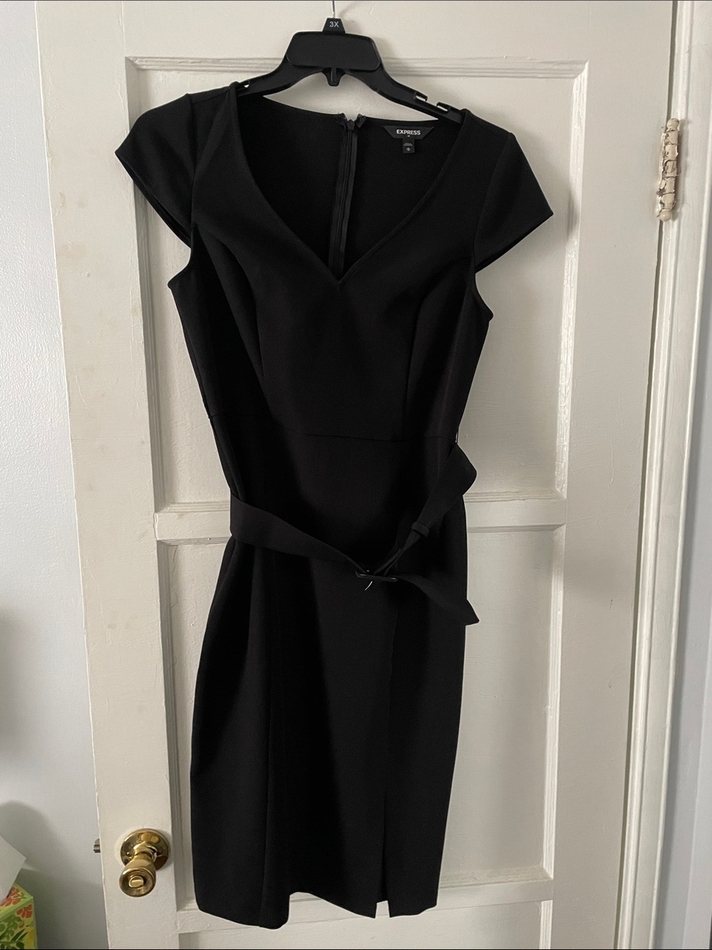 Express Black V-Neck Cap Sleeve Sheath Dress